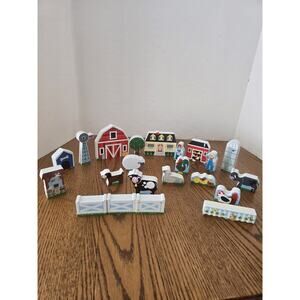 Melissa & Doug Wooden Build Farm Block Set 22 Pieces Animals Farmer Garden Barn